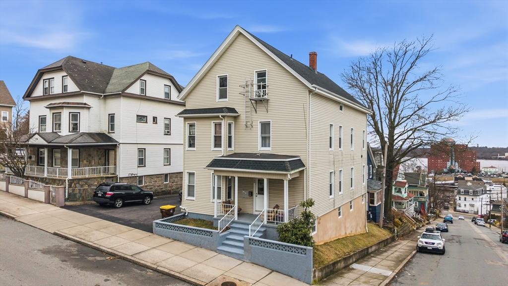 550 June St, Fall River, Massachusetts, 7 Bedrooms Bedrooms, 21 Rooms Rooms,3 BathroomsBathrooms,Residential Income,For Sale,June St,73491538