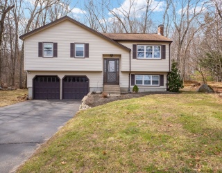 404 Oak Street, Franklin, Massachusetts, 3 Bedrooms Bedrooms, 8 Rooms Rooms,2 BathroomsBathrooms,Residential,For Sale,Oak Street,73491512