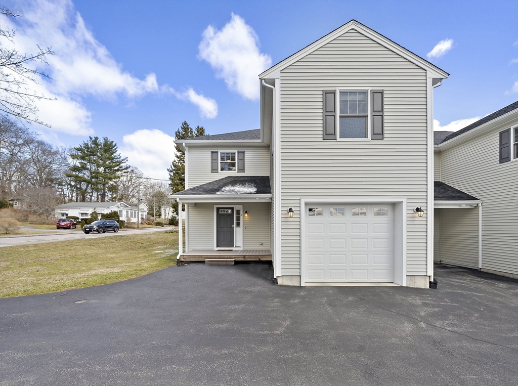 126 Linden St, Attleboro, Massachusetts, 3 Bedrooms Bedrooms, 6 Rooms Rooms,2.5 BathroomsBathrooms,Residential,For Sale,Linden St,73491385