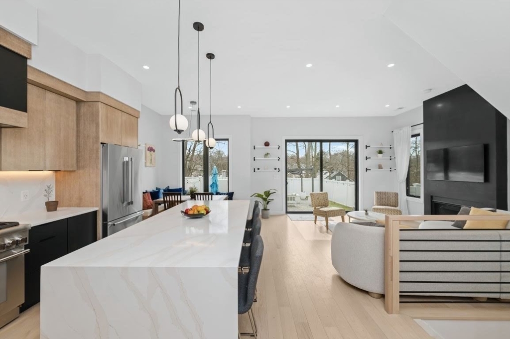 70 Washington St, Newton, Massachusetts, 4 Bedrooms Bedrooms, 9 Rooms Rooms,3.5 BathroomsBathrooms,Residential,For Sale,Washington St,73491401