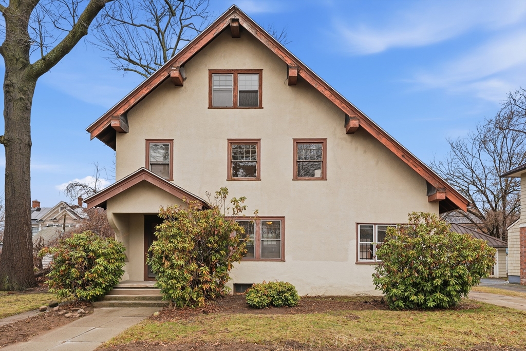 31 Trinity Ter, Springfield, Massachusetts, 5 Bedrooms Bedrooms, 9 Rooms Rooms,1.5 BathroomsBathrooms,Residential,For Sale,Trinity Ter,73491379