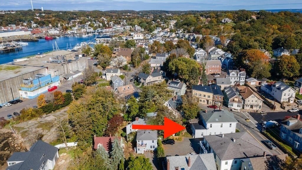 187 East Main Street, Gloucester, Massachusetts, 3 Bedrooms Bedrooms, 5 Rooms Rooms,1 BathroomBathrooms,Residential Lease,For Rent,East Main Street,73491423