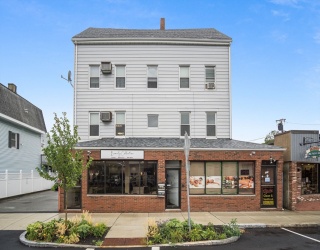 111 Albion St, Wakefield, Massachusetts, 2 Bedrooms Bedrooms, 5 Rooms Rooms,1 BathroomBathrooms,Residential Lease,For Rent,Albion St,73491430