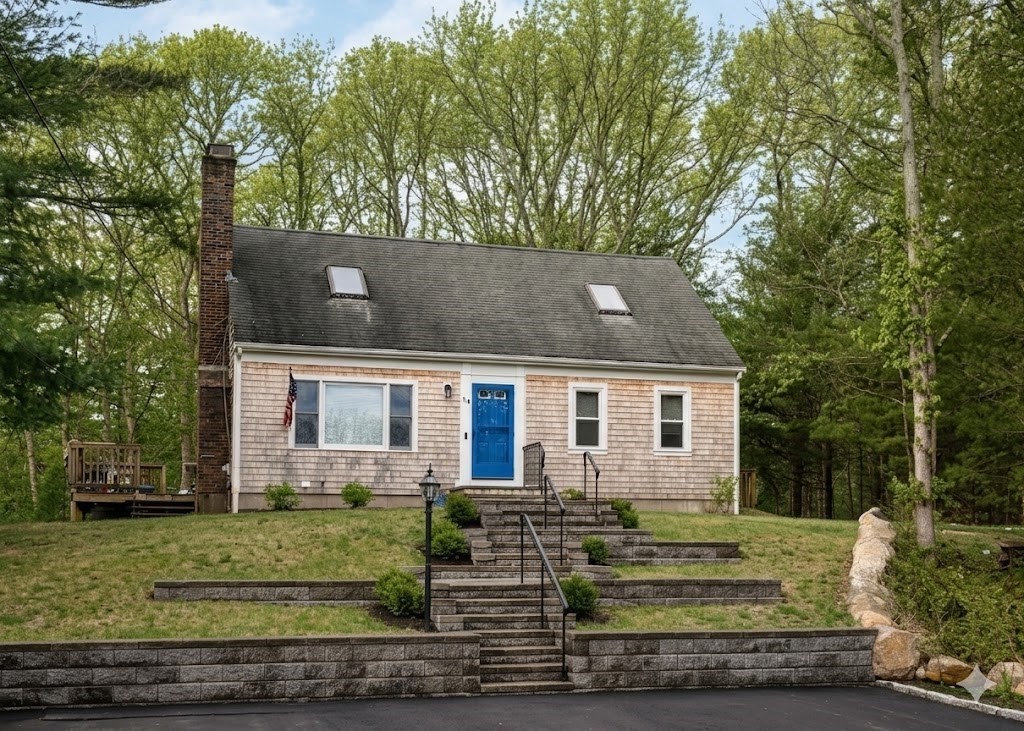 119 Brigantine Dr, Falmouth, Massachusetts, 4 Bedrooms Bedrooms, 9 Rooms Rooms,3 BathroomsBathrooms,Residential,For Sale,Brigantine Dr,73491431