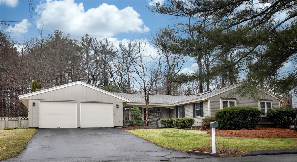 7 Bayberry Lane, Framingham, Massachusetts, 4 Bedrooms Bedrooms, 8 Rooms Rooms,3.5 BathroomsBathrooms,Residential,For Sale,Bayberry Lane,73491441