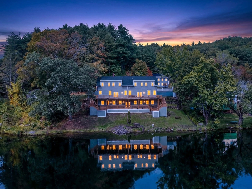 286 Grove St, Clinton, Massachusetts, 4 Bedrooms Bedrooms, 8 Rooms Rooms,3 BathroomsBathrooms,Residential,For Sale,Grove St,73491450