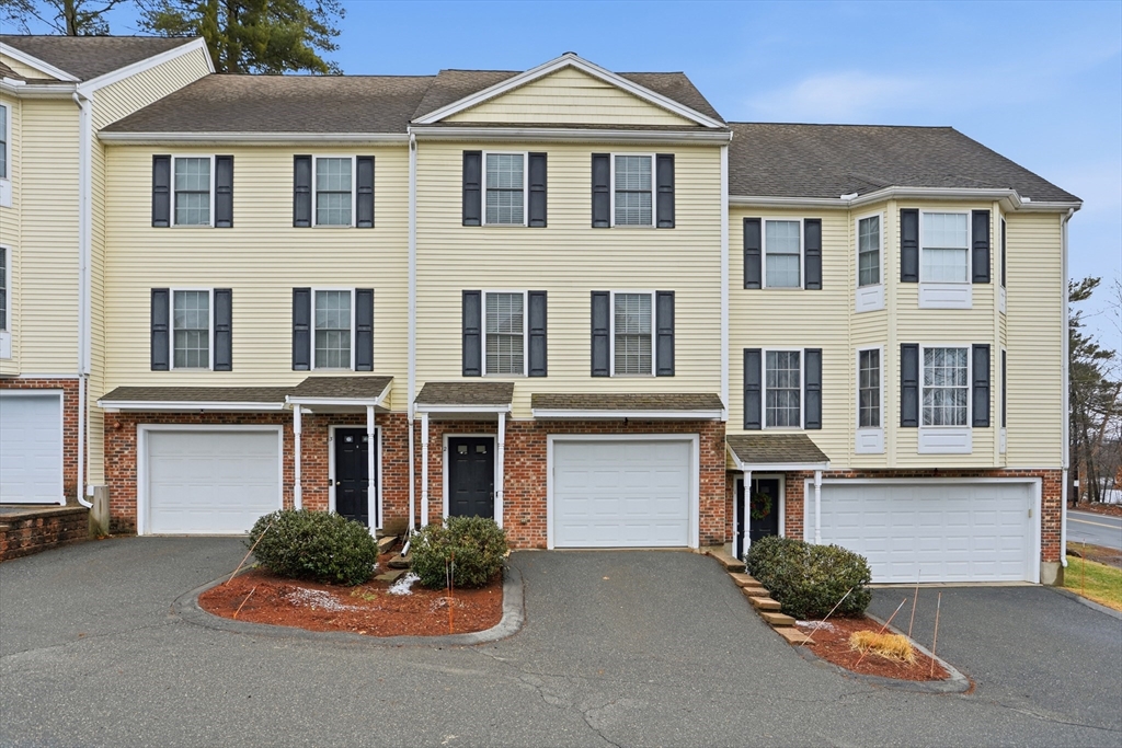 1401 Pawtucket Blvd, Lowell, Massachusetts, 2 Bedrooms Bedrooms, 5 Rooms Rooms,1.5 BathroomsBathrooms,Residential,For Sale,Pawtucket Blvd,73491212