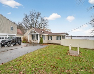 112 Hiatt St, Fall River, Massachusetts, 3 Bedrooms Bedrooms, 16 Rooms Rooms,5 BathroomsBathrooms,Residential Income,For Sale,Hiatt St,73491436