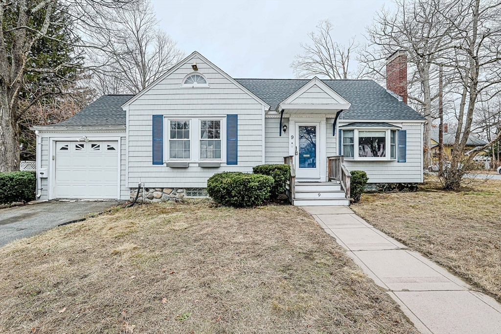 9 Russ St, Methuen, Massachusetts, 5 Bedrooms Bedrooms, 8 Rooms Rooms,2.5 BathroomsBathrooms,Residential,For Sale,Russ St,73491263