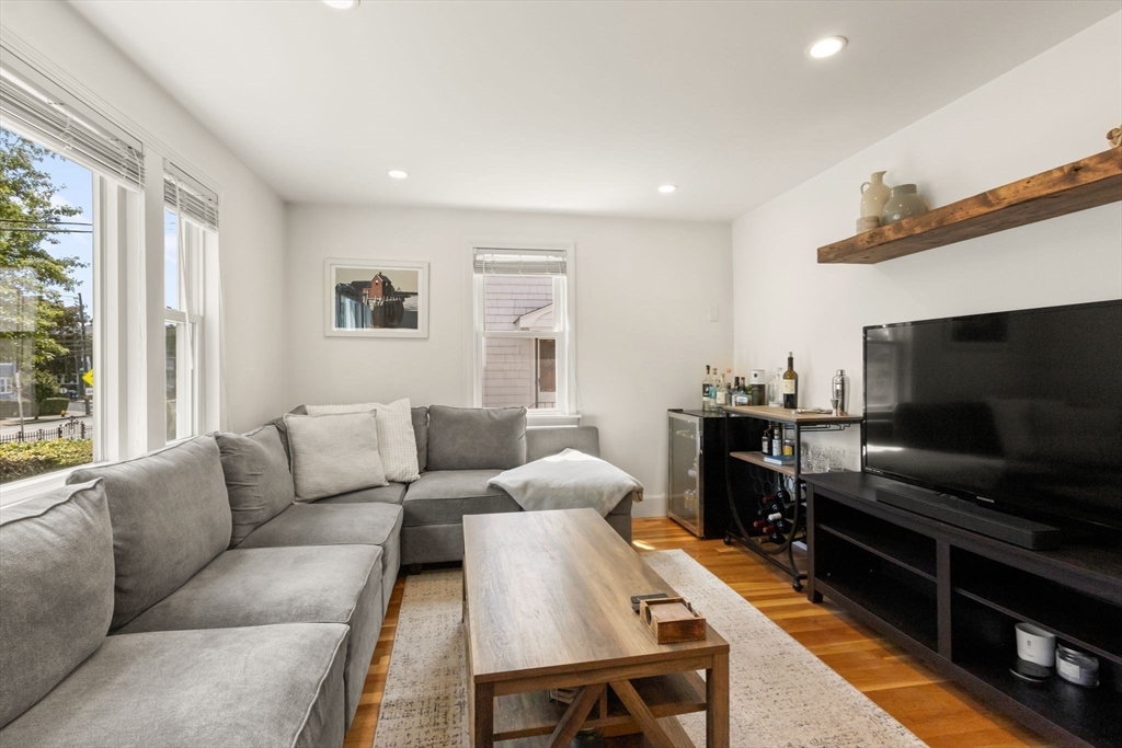 177 Faneuil Street, Boston, Massachusetts, 3 Bedrooms Bedrooms, 5 Rooms Rooms,1 BathroomBathrooms,Residential Lease,For Rent,Faneuil Street,73491509