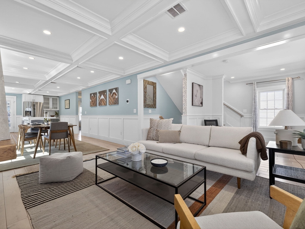 57 Farragut Ave, Somerville, Massachusetts, 3 Bedrooms Bedrooms, 6 Rooms Rooms,2 BathroomsBathrooms,Residential,For Sale,Farragut Ave,73491399