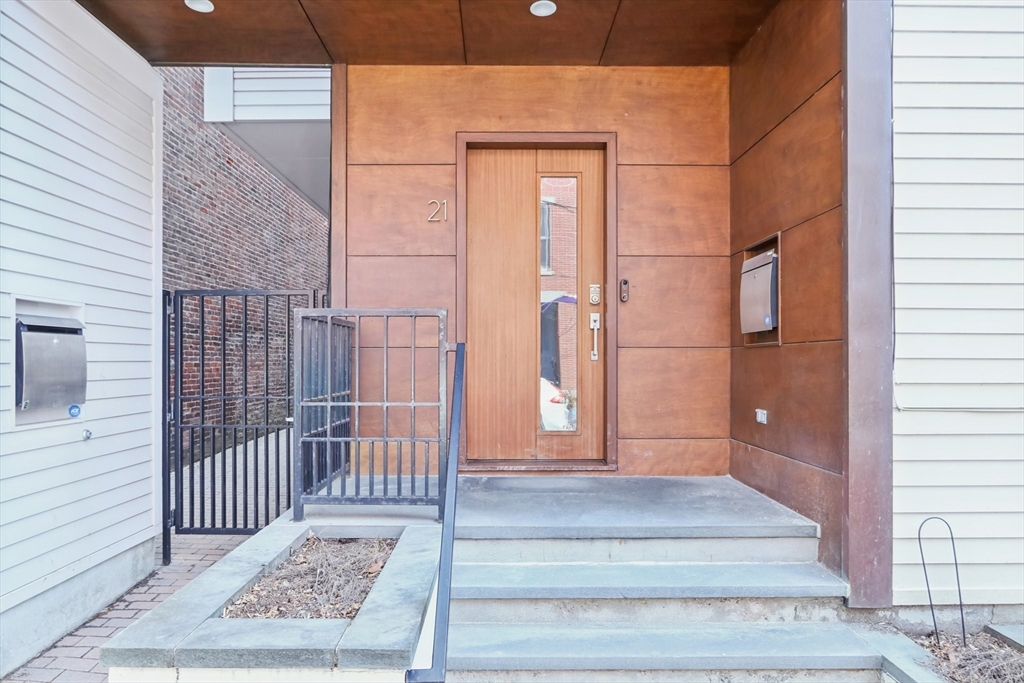 21 Oak St, Boston, Massachusetts, 2 Bedrooms Bedrooms, 5 Rooms Rooms,1.5 BathroomsBathrooms,Residential,For Sale,Oak St,73491508