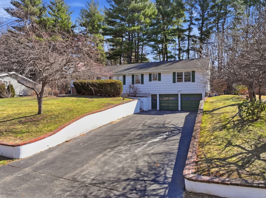 7 Little Tree Ln, Framingham, Massachusetts, 5 Bedrooms Bedrooms, 8 Rooms Rooms,2.5 BathroomsBathrooms,Residential,For Sale,Little Tree Ln,73491514
