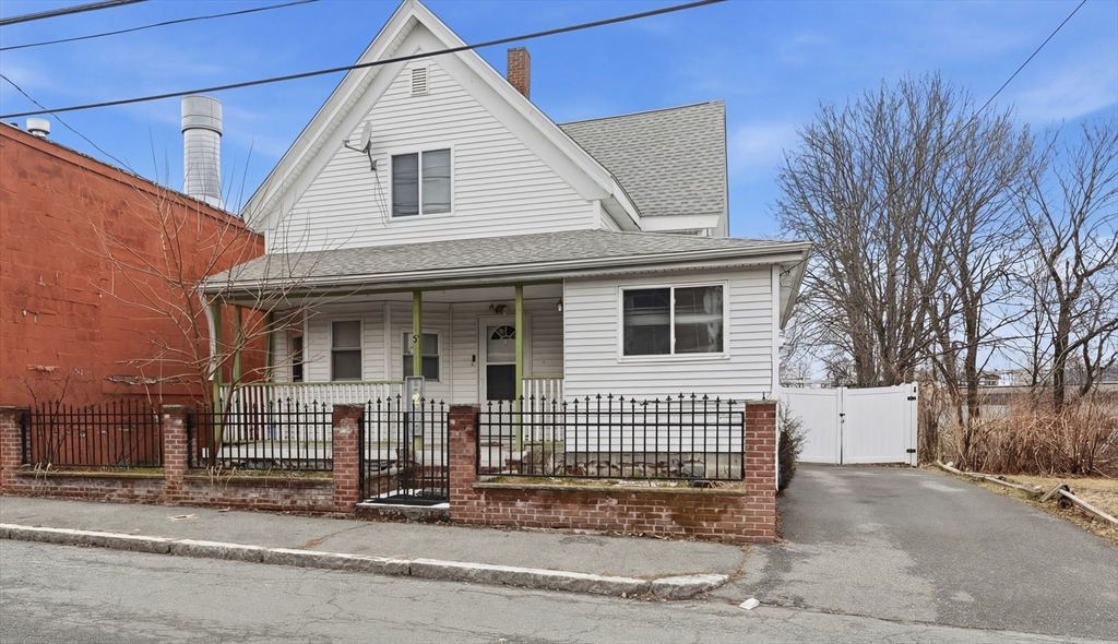 12 Charles St, Brockton, Massachusetts, 3 Bedrooms Bedrooms, 6 Rooms Rooms,2 BathroomsBathrooms,Residential,For Sale,Charles St,73491520