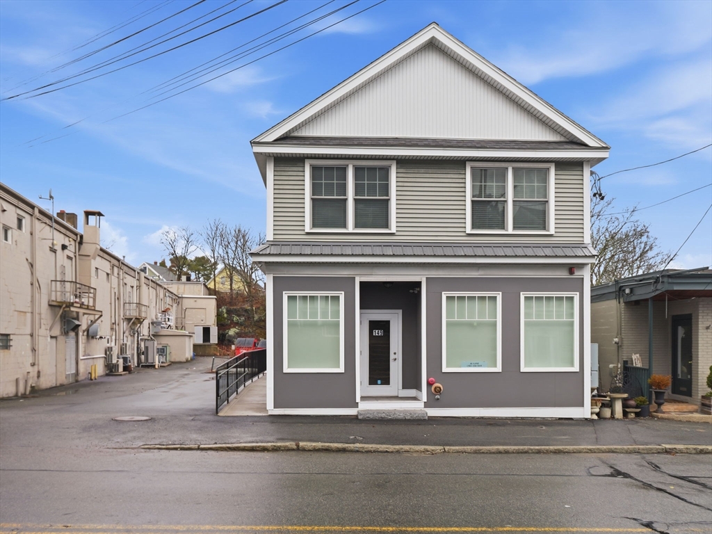 149 Pleasant St, Marblehead, Massachusetts, 2 Bedrooms Bedrooms, 6 Rooms Rooms,2 BathroomsBathrooms,Residential Lease,For Rent,Pleasant St,73491524