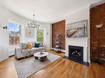 1 Worcester Square, Boston, Massachusetts, 2 Bedrooms Bedrooms, 5 Rooms Rooms,1 BathroomBathrooms,Residential,For Sale,Worcester Square,73401221