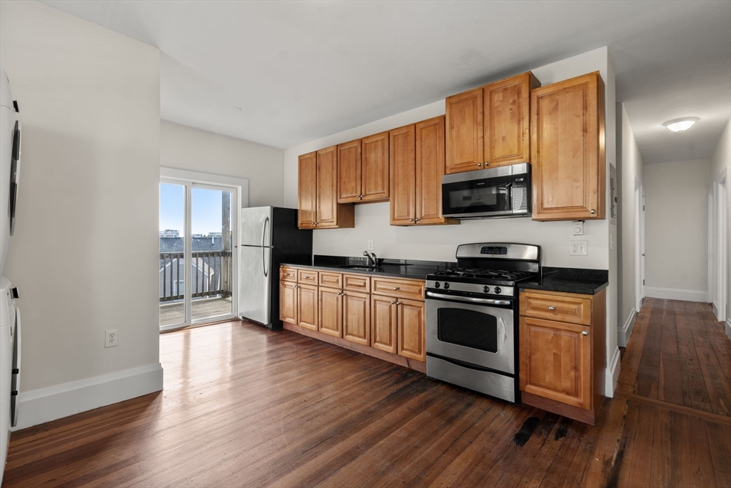 27 Buttonwood St, Boston, Massachusetts, 9 Bedrooms Bedrooms, 15 Rooms Rooms,3 BathroomsBathrooms,Residential Income,For Sale,Buttonwood St,73446417