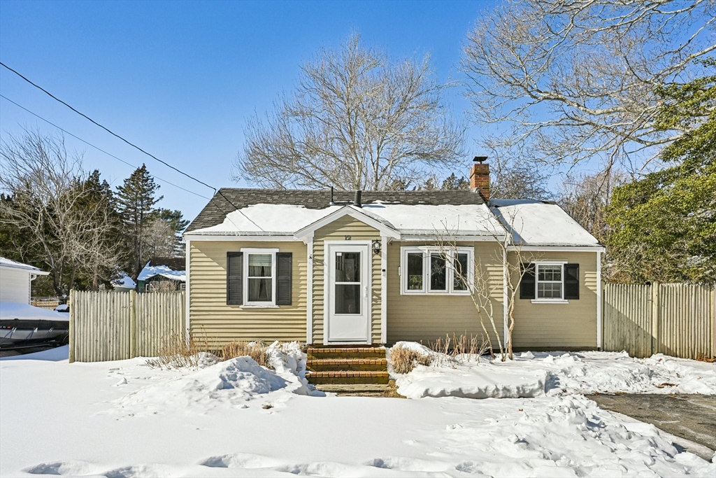 12 Curtis Ave, Kingston, Massachusetts, 2 Bedrooms Bedrooms, 4 Rooms Rooms,1 BathroomBathrooms,Residential,For Sale,Curtis Ave,73475343