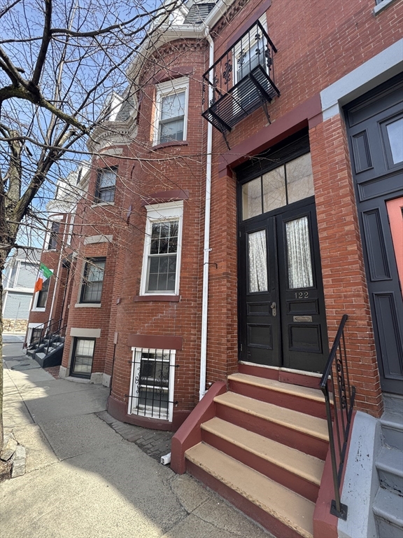 122 M St, Boston, Massachusetts, 4 Bedrooms Bedrooms, 8 Rooms Rooms,2 BathroomsBathrooms,Residential,For Sale,M St,73491561