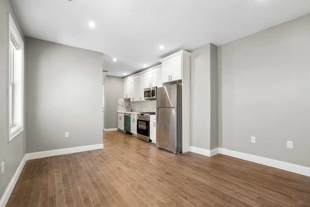 19 Spring Garden St, Boston, Massachusetts, 2 Bedrooms Bedrooms, 5 Rooms Rooms,1 BathroomBathrooms,Residential Lease,For Rent,Spring Garden St,73491592