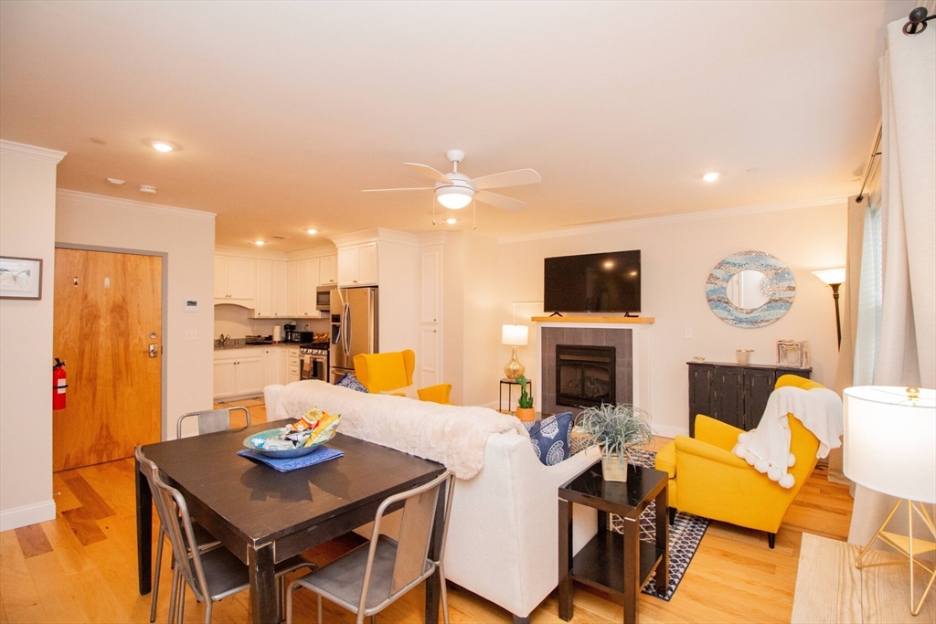 1008 Tremont St, Boston, Massachusetts, 2 Bedrooms Bedrooms, 6 Rooms Rooms,2 BathroomsBathrooms,Residential Lease,For Rent,Tremont St,73491589