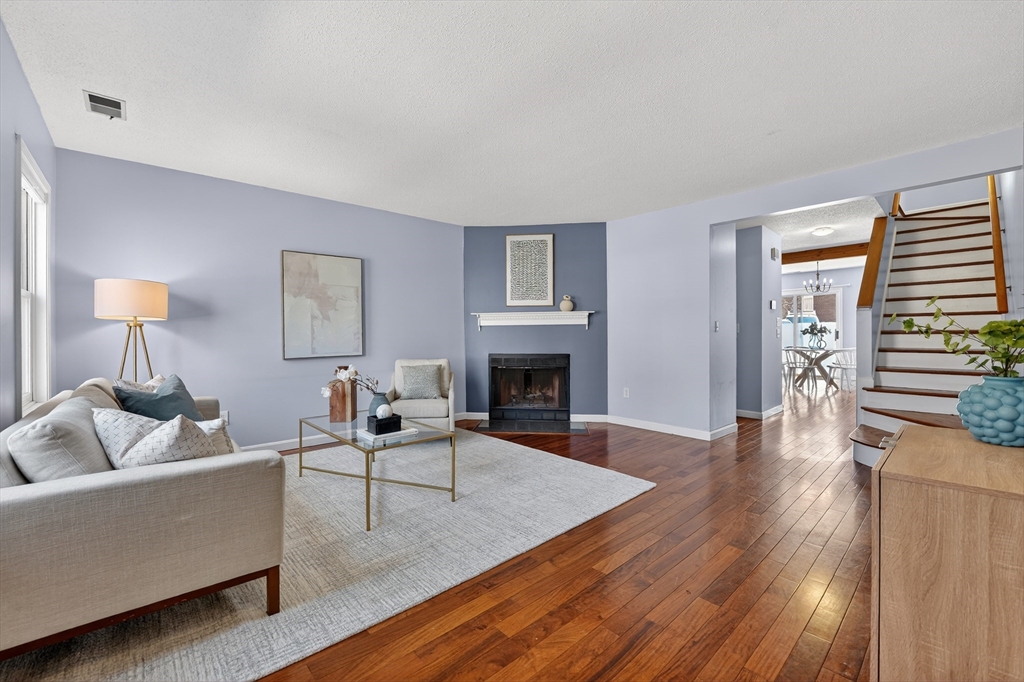 23 Admirals Way, Chelsea, Massachusetts, 2 Bedrooms Bedrooms, 7 Rooms Rooms,2.5 BathroomsBathrooms,Residential,For Sale,Admirals Way,73491605