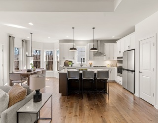 13 Lloyd Circle, Norton, Massachusetts, 2 Bedrooms Bedrooms, 7 Rooms Rooms,3 BathroomsBathrooms,Residential,For Sale,Lloyd Circle,73491642