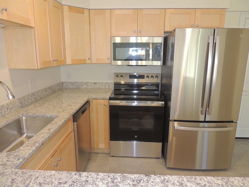 28 Greenleaves Drive, Amherst, Massachusetts, 2 Bedrooms Bedrooms, 4 Rooms Rooms,2 BathroomsBathrooms,Residential,For Sale,Greenleaves Drive,73491662