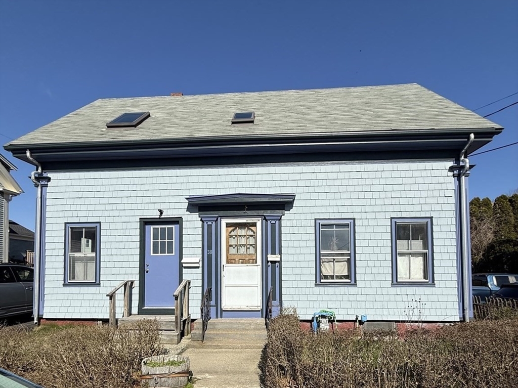 38 Friend Street, Gloucester, Massachusetts, 1 Bedroom Bedrooms, 4 Rooms Rooms,1 BathroomBathrooms,Residential Lease,For Rent,Friend Street,73491689
