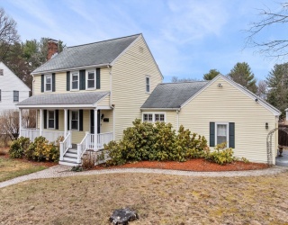 43 Wakefield St, Reading, Massachusetts, 3 Bedrooms Bedrooms, 9 Rooms Rooms,2.5 BathroomsBathrooms,Residential,For Sale,Wakefield St,73491676