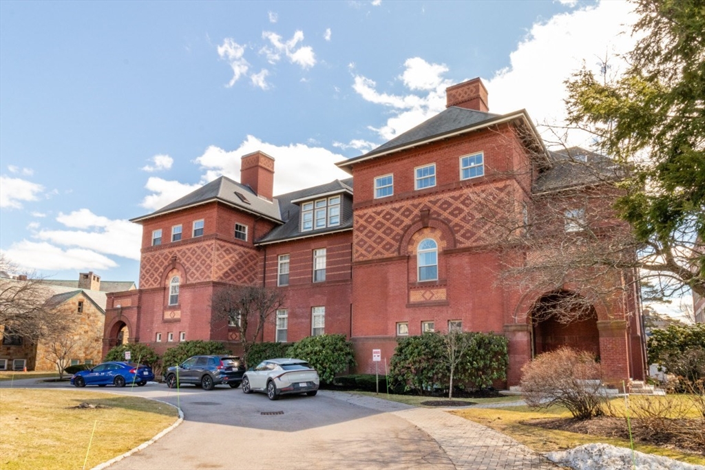 72 Lincoln St, Newton, Massachusetts, 2 Bedrooms Bedrooms, 5 Rooms Rooms,2 BathroomsBathrooms,Residential,For Sale,Lincoln St,73491809