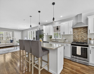 10 Mattakeesett Ave, Pembroke, Massachusetts, 3 Bedrooms Bedrooms, 6 Rooms Rooms,2 BathroomsBathrooms,Residential,For Sale,Mattakeesett Ave,73491837