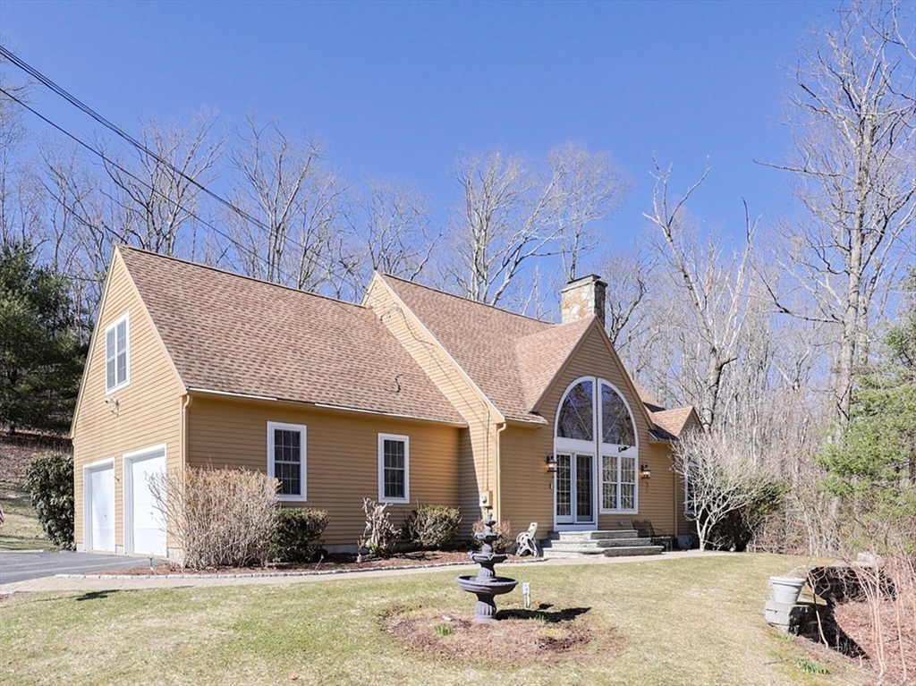 291 Millbury Street, Auburn, Massachusetts, 3 Bedrooms Bedrooms, 8 Rooms Rooms,2.5 BathroomsBathrooms,Residential,For Sale,Millbury Street,73491847