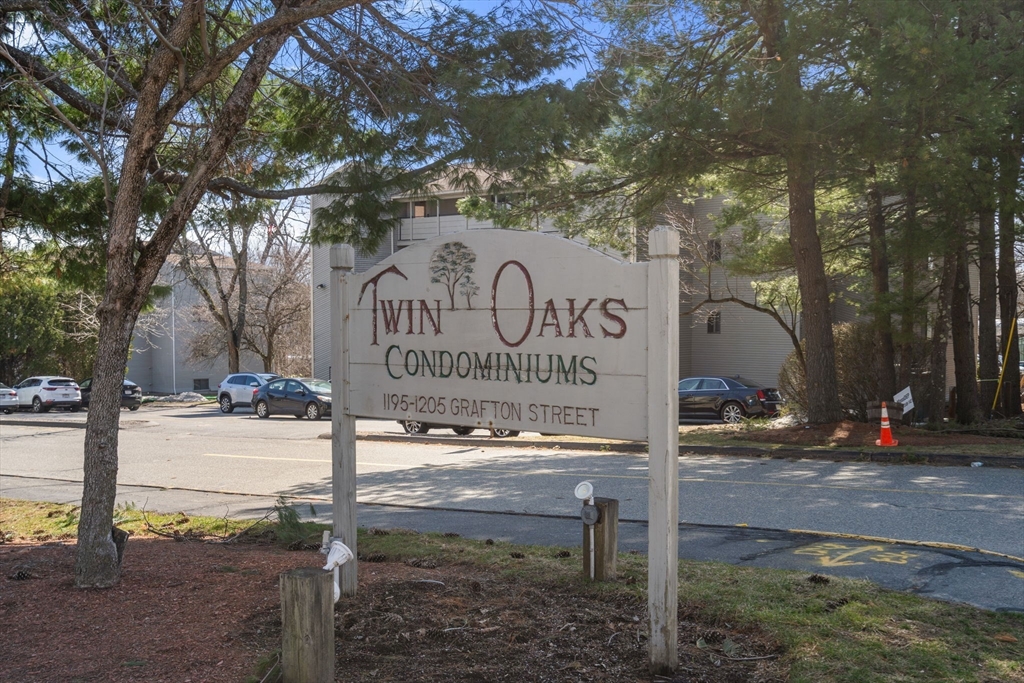 1205 Grafton Street, Worcester, Massachusetts, 2 Bedrooms Bedrooms, 4 Rooms Rooms,1 BathroomBathrooms,Residential,For Sale,Grafton Street,73491857