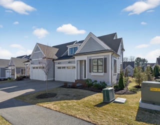 14 Callahan Dr, Framingham, Massachusetts, 2 Bedrooms Bedrooms, 6 Rooms Rooms,2.5 BathroomsBathrooms,Residential,For Sale,Callahan Dr,73491798