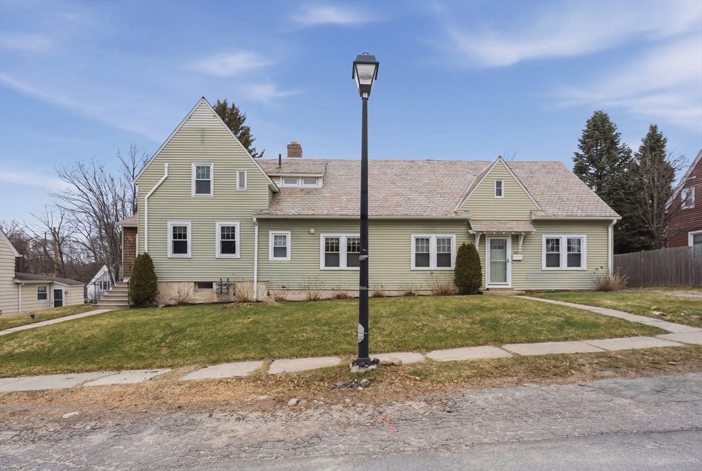 24-26 Watt Road, Worcester, Massachusetts, 4 Bedrooms Bedrooms, 12 Rooms Rooms,2 BathroomsBathrooms,Residential Income,For Sale,Watt Road,73491872