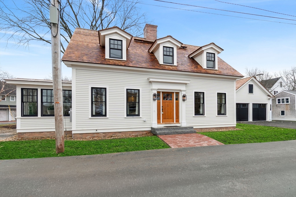 10 Union Place, Newburyport, Massachusetts, 3 Bedrooms Bedrooms, 6 Rooms Rooms,2.5 BathroomsBathrooms,Residential,For Sale,Union Place,73491882