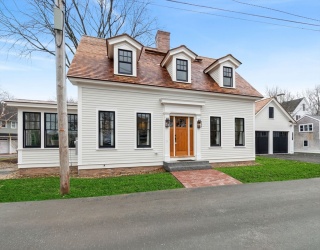 10 Union Place, Newburyport, Massachusetts, 3 Bedrooms Bedrooms, 6 Rooms Rooms,2.5 BathroomsBathrooms,Residential,For Sale,Union Place,73491882