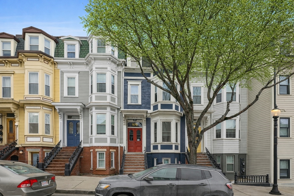 576 E Broadway, Boston, Massachusetts, 1 Bedroom Bedrooms, 3 Rooms Rooms,1 BathroomBathrooms,Residential,For Sale,E Broadway,73491916