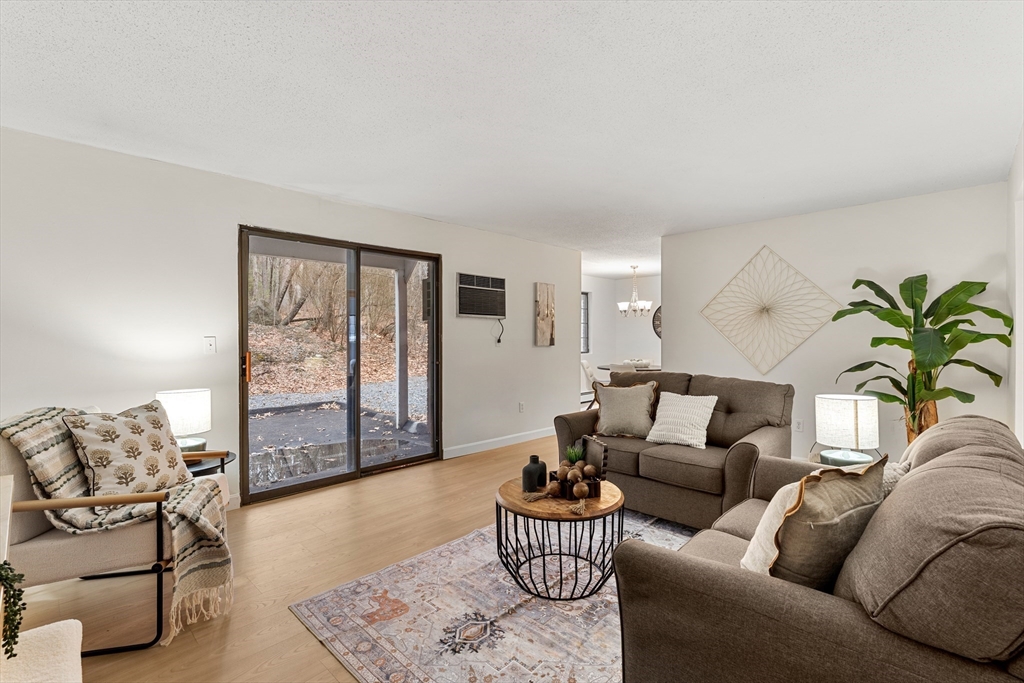 1720 Skyline Drive, Lowell, Massachusetts, 2 Bedrooms Bedrooms, 4 Rooms Rooms,1 BathroomBathrooms,Residential,For Sale,Skyline Drive,73491921