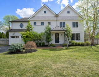 11 Fisher Ave, Wellesley, Massachusetts, 5 Bedrooms Bedrooms, 9 Rooms Rooms,4.5 BathroomsBathrooms,Residential,For Sale,Fisher Ave,73491710