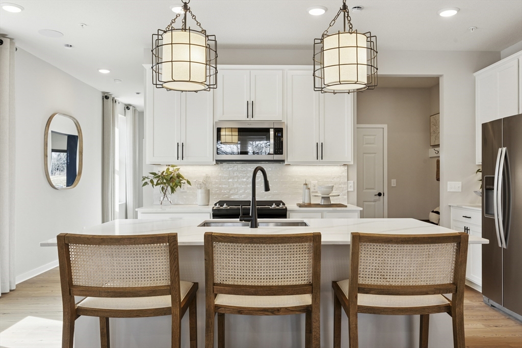 24 Emerald Run, Shrewsbury, Massachusetts, 3 Bedrooms Bedrooms, 7 Rooms Rooms,2.5 BathroomsBathrooms,Residential,For Sale,Emerald Run,73491717