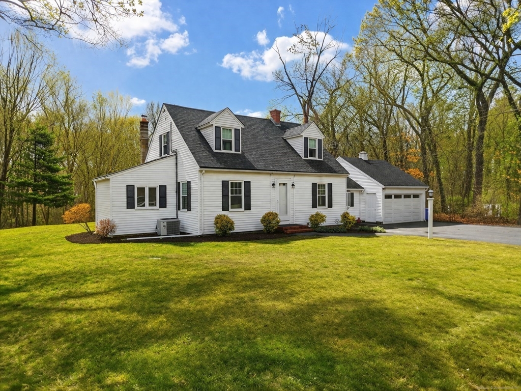 129 Mill St, Hopedale, Massachusetts, 3 Bedrooms Bedrooms, 8 Rooms Rooms,1.5 BathroomsBathrooms,Residential,For Sale,Mill St,73491968