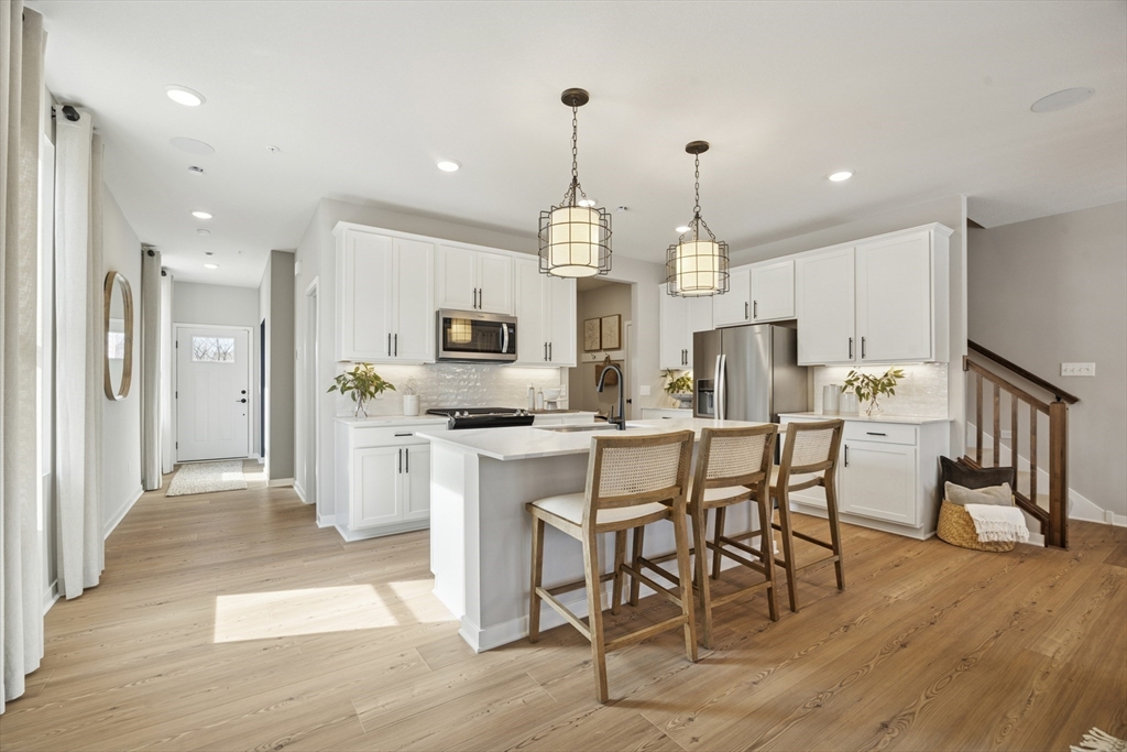 21 Emerald Run, Shrewsbury, Massachusetts, 3 Bedrooms Bedrooms, 7 Rooms Rooms,2.5 BathroomsBathrooms,Residential,For Sale,Emerald Run,73491723