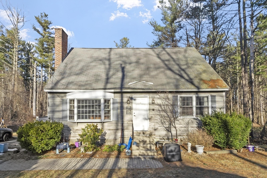 58 Carlisle Rd, Westford, Massachusetts, 4 Bedrooms Bedrooms, 11 Rooms Rooms,3 BathroomsBathrooms,Residential,For Sale,Carlisle Rd,73491648
