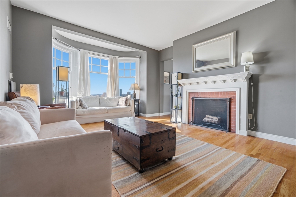 4 Charlesgate E, Boston, Massachusetts, 2 Bedrooms Bedrooms, 4 Rooms Rooms,2 BathroomsBathrooms,Residential,For Sale,Charlesgate E,73491743