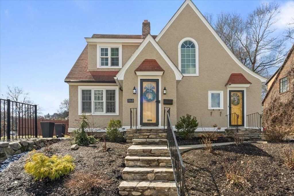 860 Pleasant St, Worcester, Massachusetts, 3 Bedrooms Bedrooms, 7 Rooms Rooms,1.5 BathroomsBathrooms,Residential,For Sale,Pleasant St,73491984