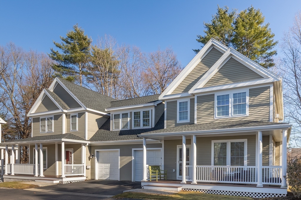 5 Moseley Place, Newburyport, Massachusetts, 3 Bedrooms Bedrooms, 7 Rooms Rooms,3.5 BathroomsBathrooms,Residential,For Sale,Moseley Place,73491711