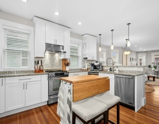 17 Copley St, Cambridge, Massachusetts, 2 Bedrooms Bedrooms, 5 Rooms Rooms,2 BathroomsBathrooms,Residential,For Sale,Copley St,73491552