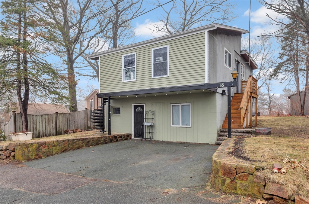 18 Lyndale Ave, Gloucester, Massachusetts, 2 Bedrooms Bedrooms, 4 Rooms Rooms,1.5 BathroomsBathrooms,Residential,For Sale,Lyndale Ave,73491756